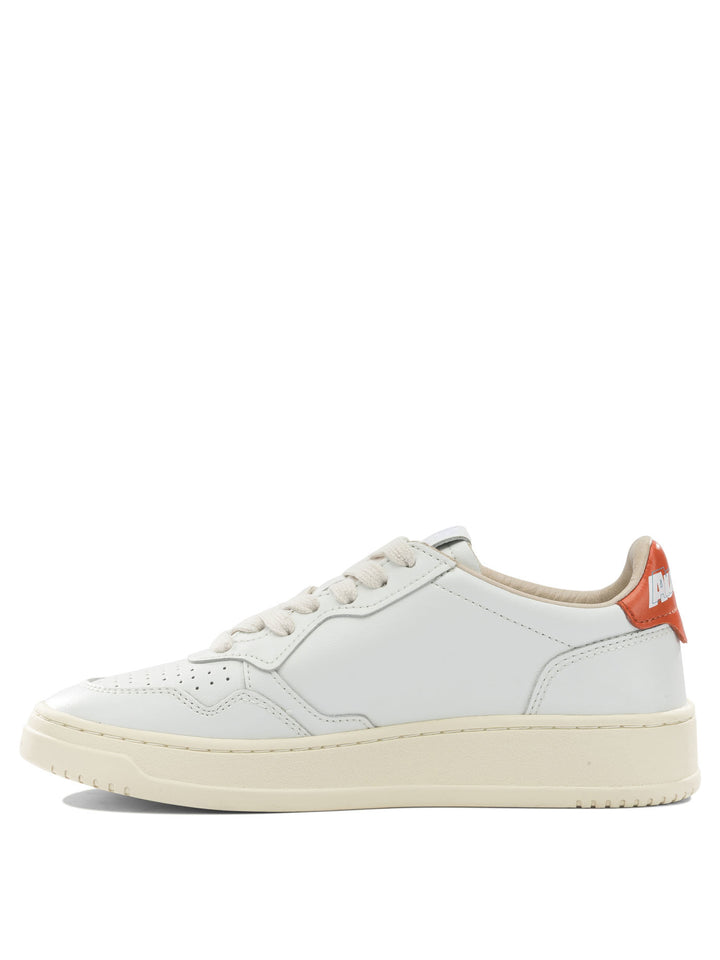 Autry Medalist Low Sneakers & Slip-On - White | d425287c9405586666fd3eca6a1a94da91fc5f6a
