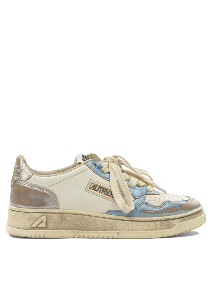 Autry Medalist Low Super Vintage Sneakers & Slip-On - Light blue | 0fb5975c1ba400e08a421875084e21cec2662ab6