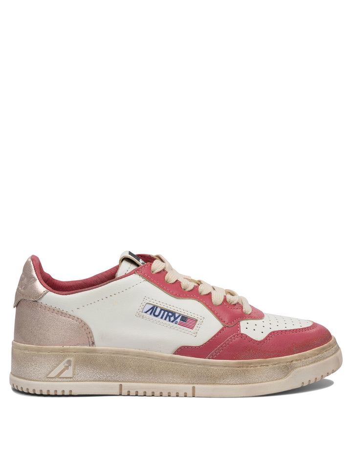 Autry Medalist Low Super Vintage Sneakers & Slip-On - Red | fa50397ada95c0d0c69d112c0aded6007b590123