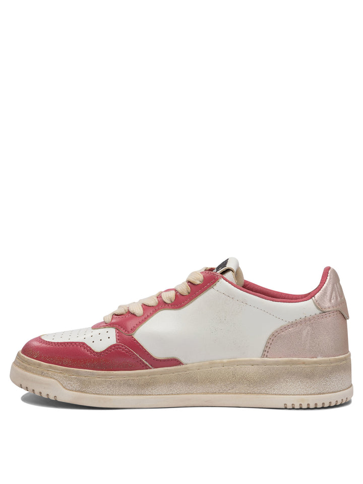 Autry Medalist Low Super Vintage Sneakers & Slip-On - Red | 1d044d03d2de2a4c4252114d4af09dbf4a2abb61