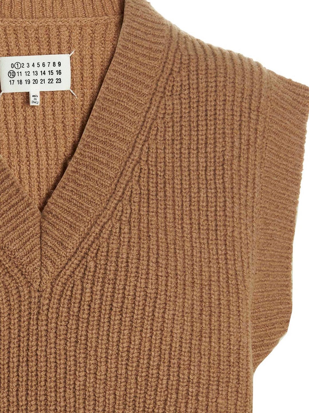 Maison Margiela V-Neck Vest Gilet - Beige | 8b8c4a8e420d5e7e8e8ab76dd241ab665d276848