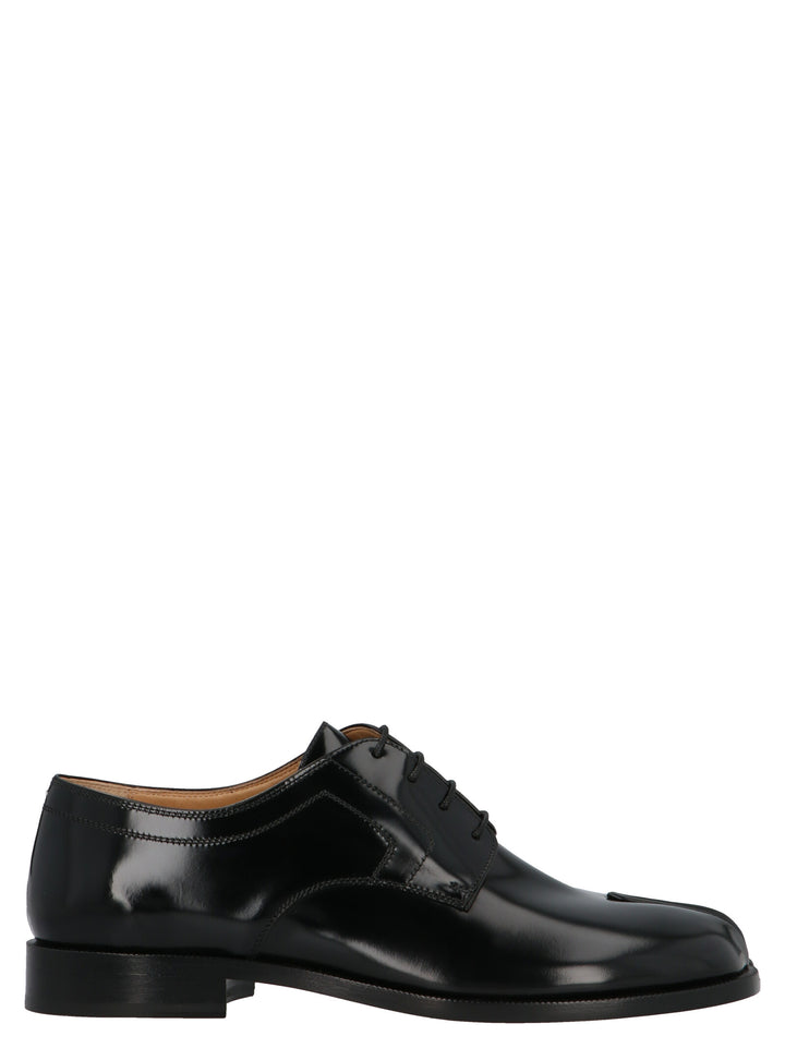 Maison Margiela Tabi Lace Up Shoes - Black | ede38f3e6333647e6bfa69b60ff968d1bead65c1