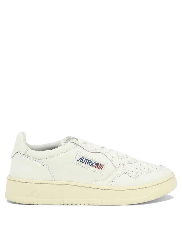 Autry Medalist Low Sneakers & Slip-On - White | fc5f33fbeb1e4e1368fcd2f0c264b96cbcbaaccc