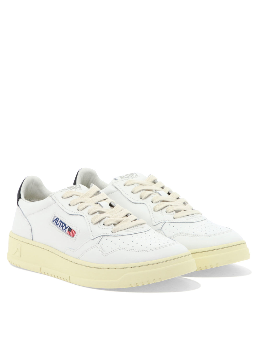 Autry Medalist Low Sneakers & Slip-On - White | 19693e9c4236bba7762705b6937ecdc267a33fb5