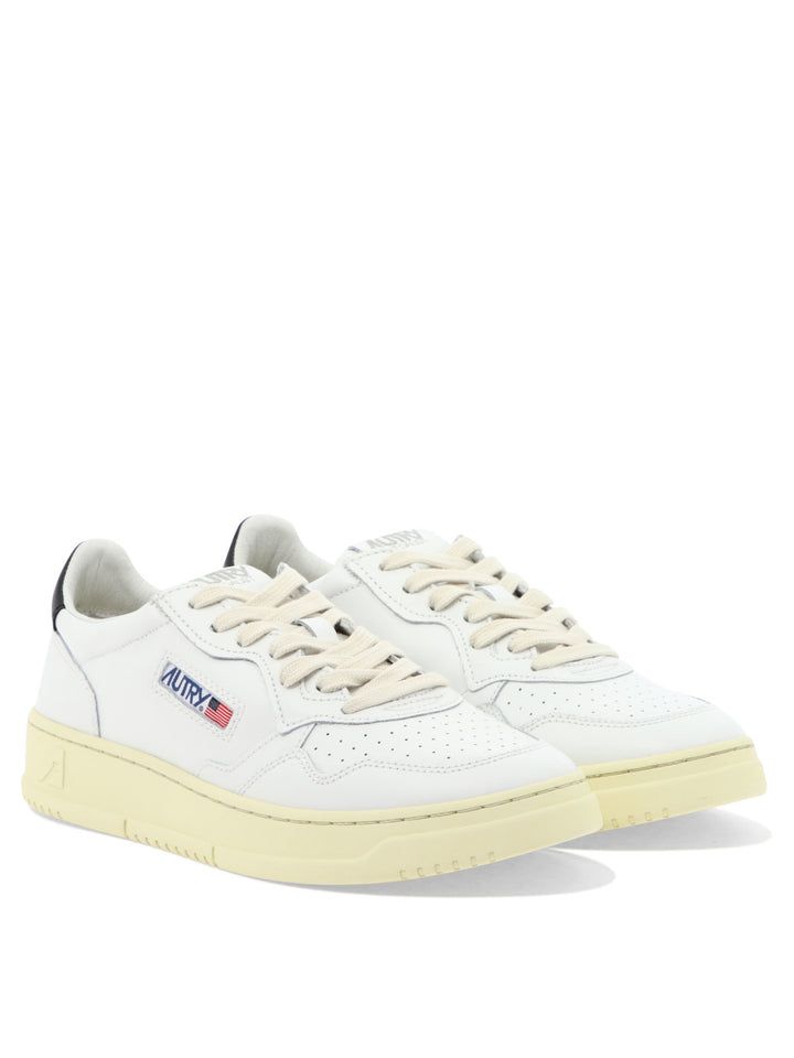 Autry Medalist Low Sneakers & Slip-On - White | 19693e9c4236bba7762705b6937ecdc267a33fb5