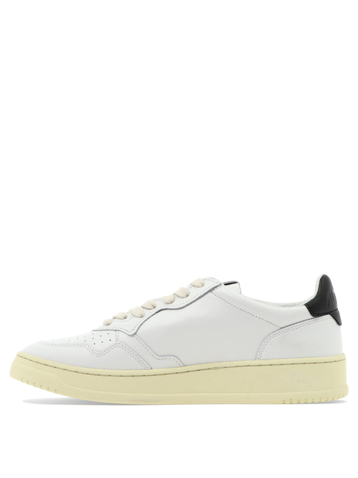 Autry Medalist Low Sneakers & Slip-On - White | 30a229bc37bd1bfea76ed10908822c6857bc49b0