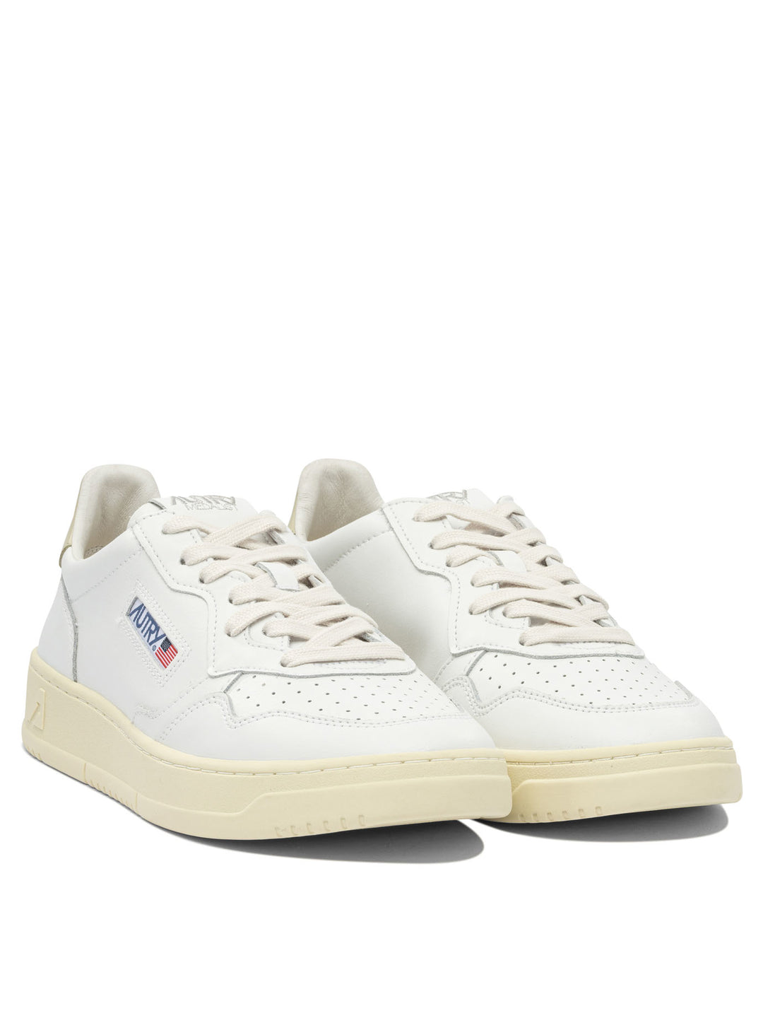 Autry Medalist Low Sneakers & Slip-On - White | 59f6735ffbf1bf1ae2e598a9e1461387c42261e8