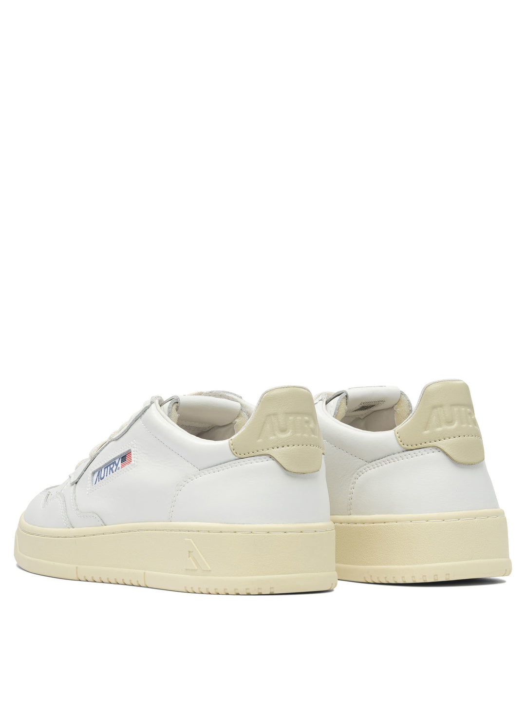 Autry Medalist Low Sneakers & Slip-On - White | f07e92e8325e3236bf61c7447dc1b00ef0cb233a