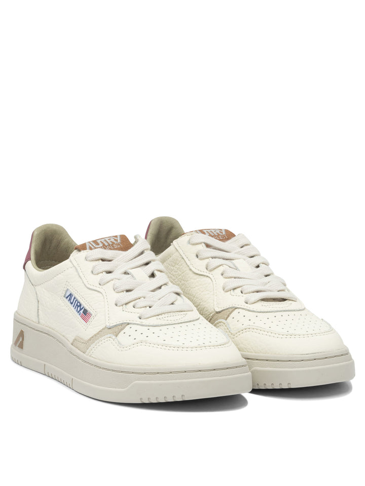 Autry Medalist Low Sneakers & Slip-On - White | cd9e0217848fa86a79f5500441945a6f7957a1ca