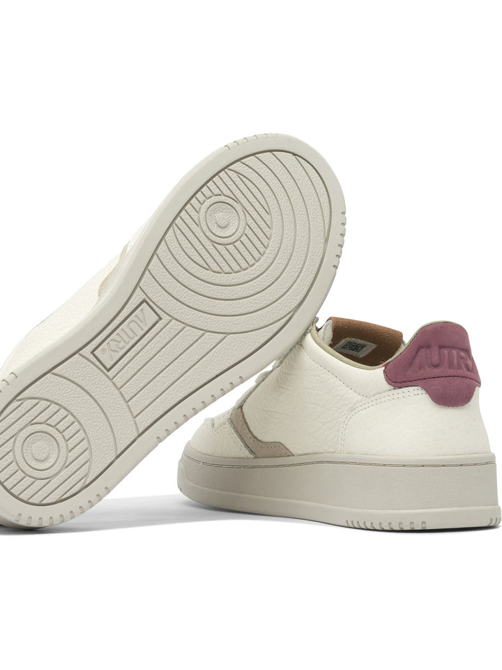 Autry Medalist Low Sneakers & Slip-On - White | a7779d1f4457e72a93206a319491ef154f54e636