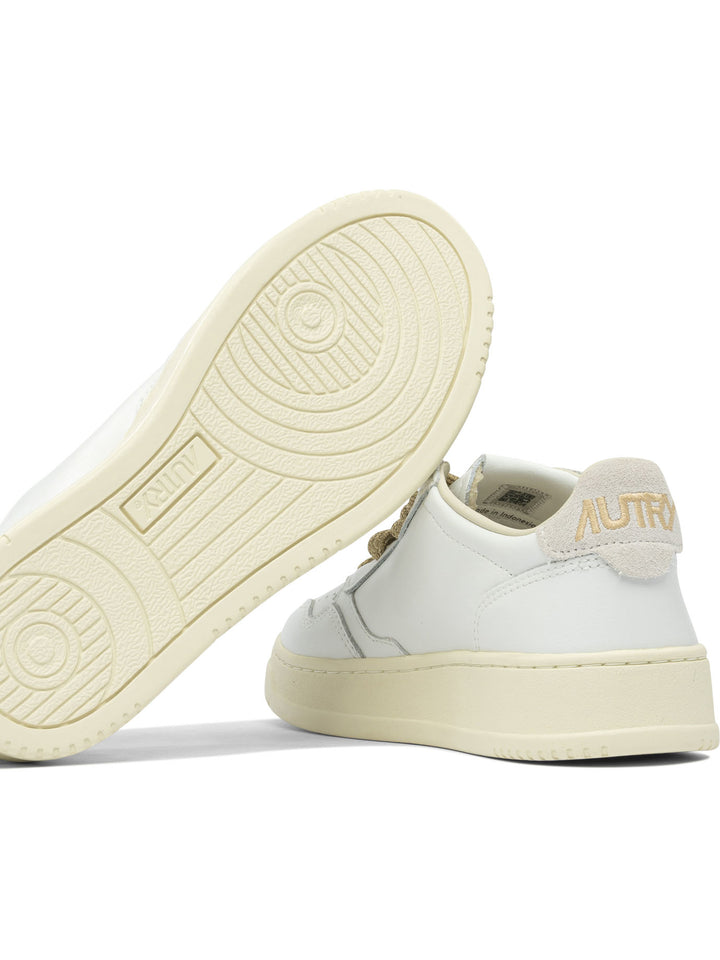 Autry Medalist Low Sneakers & Slip-On - White | 423341b6514a96f20ef3ada2b3f93e4987044da1