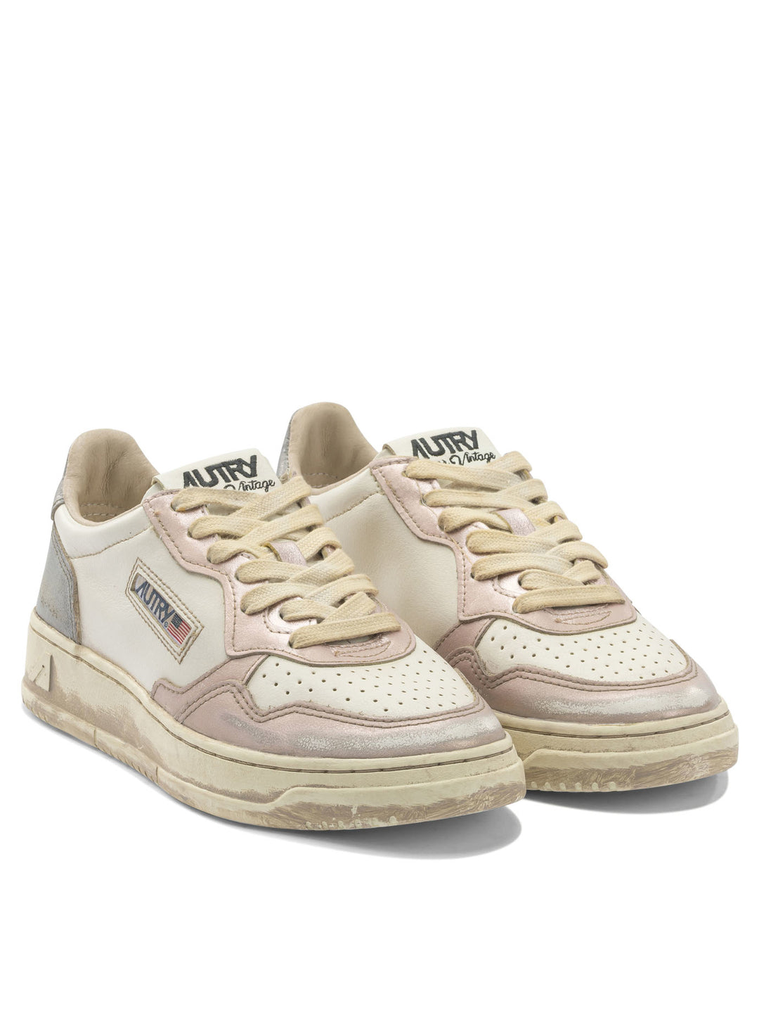 Autry Medalist Low Super Vintage Sneakers & Slip-On - White | f7ec1ac9460e2497bd3fb453718c30917d0d61bc