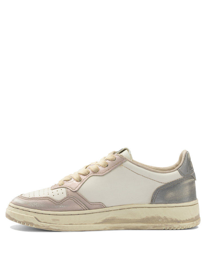 Autry Medalist Low Super Vintage Sneakers & Slip-On - White | 1e529ba478c0cd8f95a962ce977108ee4e021cf8