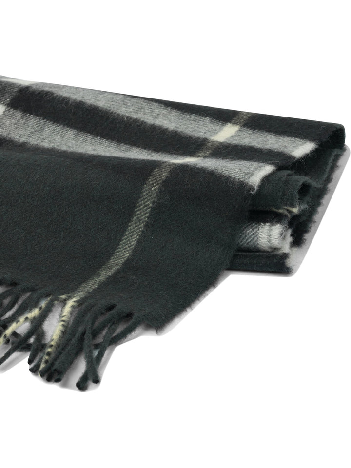 Burberry Check Sciarpe & Foulard - Green | 08c0b3108f42b774885f52a7e76f2a1aa28e36d7