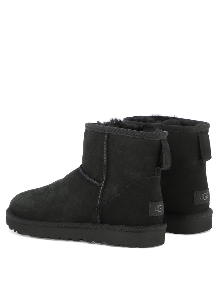 Ugg Classic Mini Ii Boots and Ankle Boots - Black | 629b03bd2bf209c03992cab69fc63a966c06b3d6