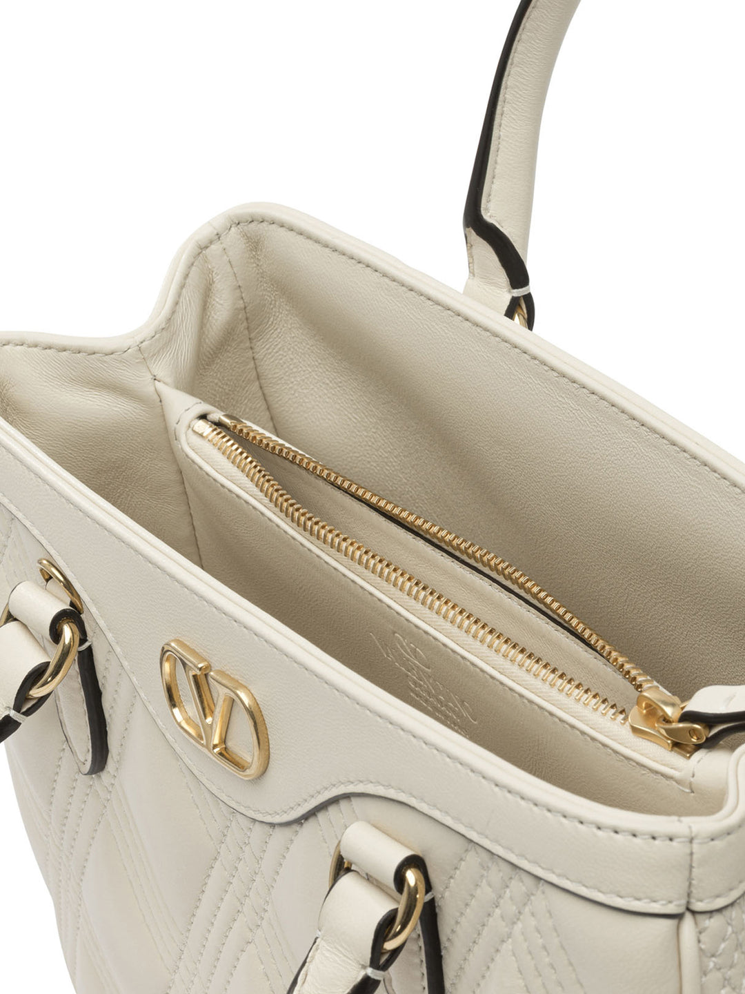 Valentino Garavani Quiltie 67 Handbags - White | 700b7797ea85dde20ec7d4ad7008d697848774a7