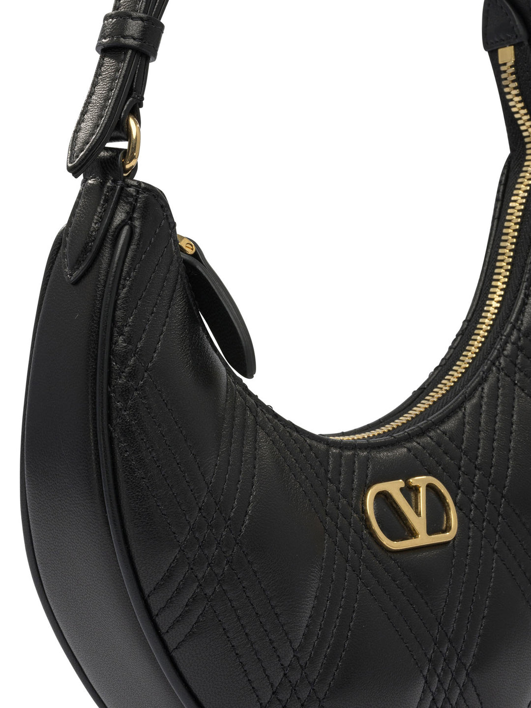 Valentino Garavani Quiltie 67 Shoulder Bags - Black | 29655d79c74b255ca882b828eb89df78347da3bb