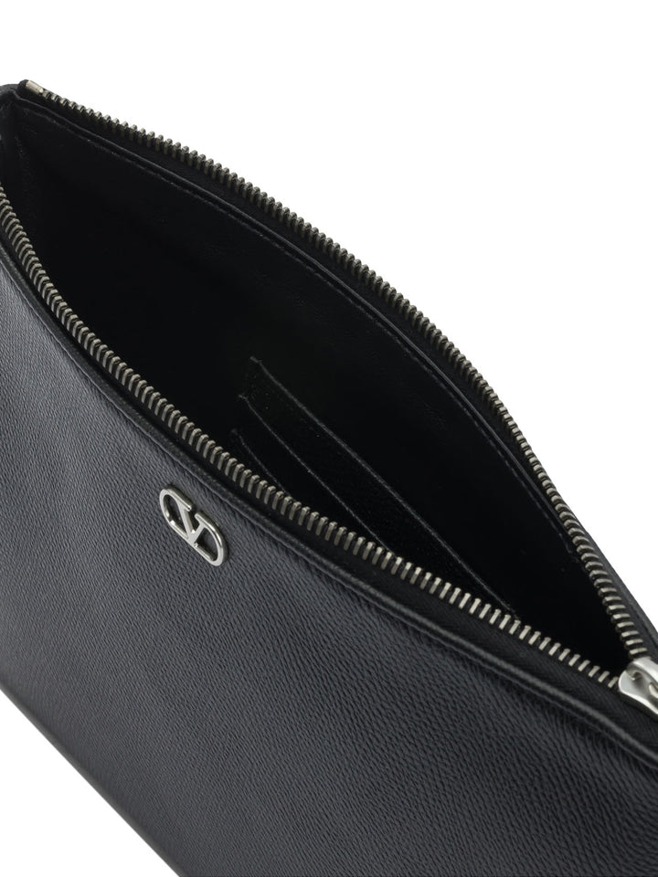 Valentino Garavani Vlogo Clutches - Black | 4a15cc4e9c1f341727752c70f99403921b525b78
