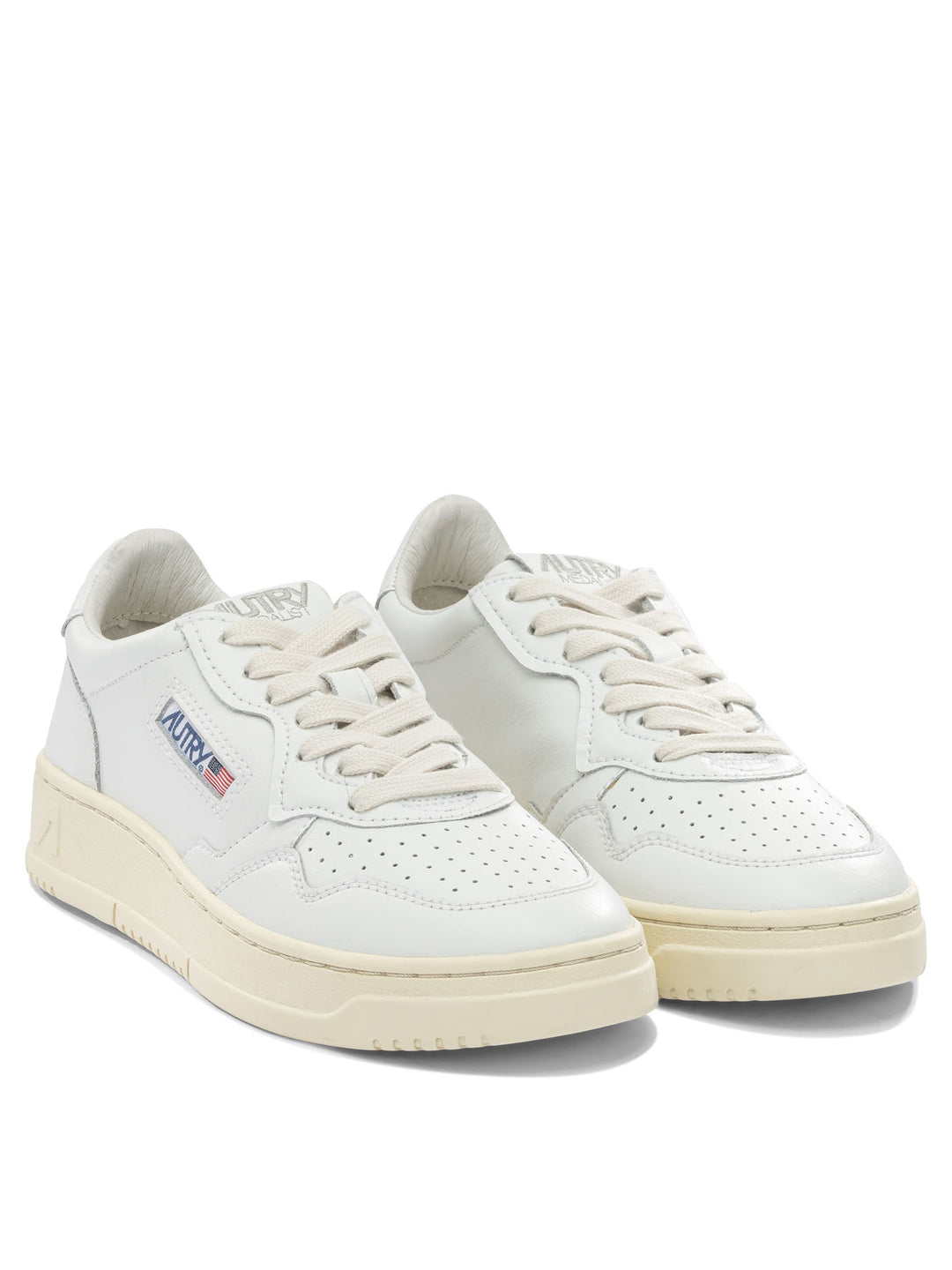 Autry Medalist Low Sneakers & Slip-On - White | f6ccd083e23faf18b755b04ec5c87b2e7e3d94de