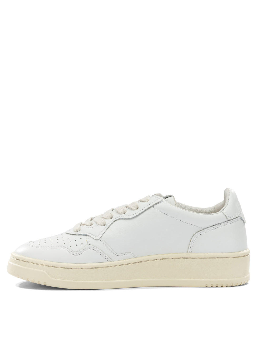 Autry Medalist Low Sneakers & Slip-On - White | 7cacc0c97ee6c620e53d93f876e3bc5a0343eba9