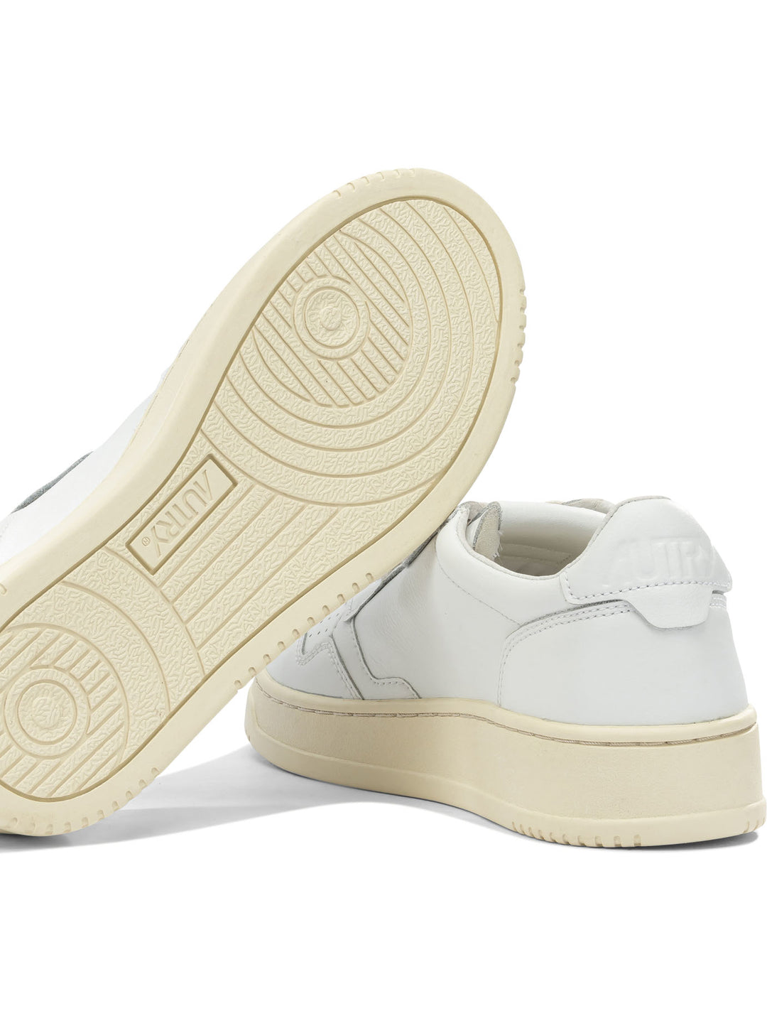 Autry Medalist Low Sneakers & Slip-On - White | d878cd13d2dfa2a4b4f1ff6bc65200d73e6f4570