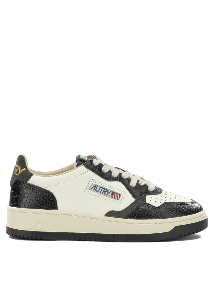 Autry Medalist Low Sneakers & Slip-On - Beige | 16f0626cc5aa4a3f8cd7066dfc65a47e7fc67658