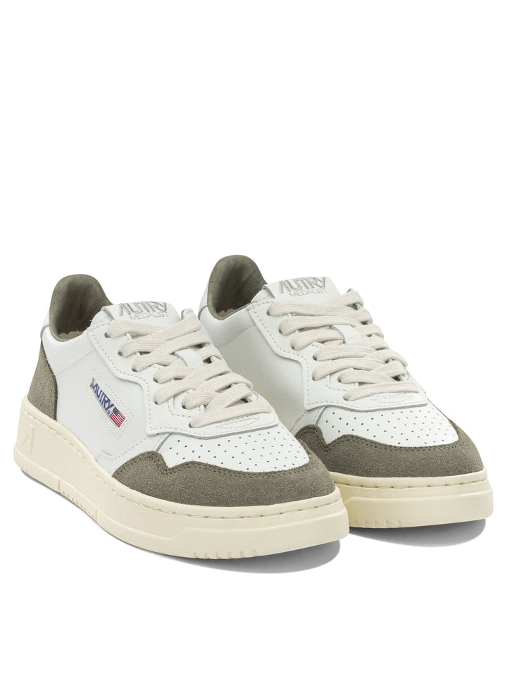 Autry Medalist Low Sneakers & Slip-On - White | 82af1dec7889662f707850a19e3680c51dbe788d