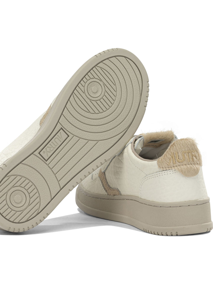 Autry Medalist Low Sneakers & Slip-On - Beige | fa012d937fcbb3932fcb33de478f6e08355bfbd2