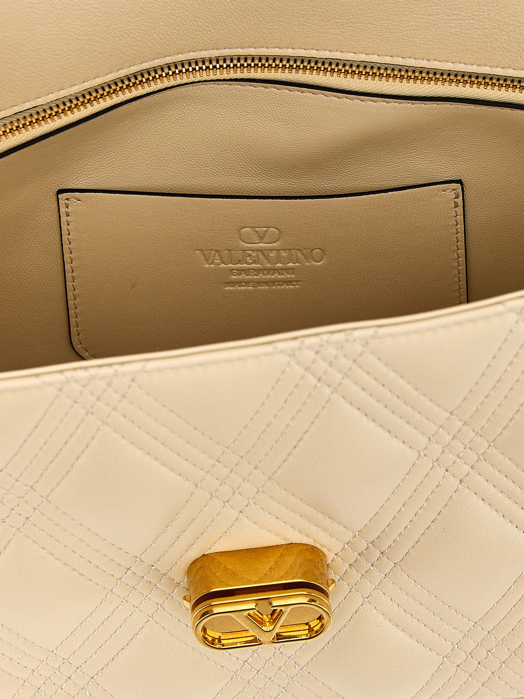 Valentino Garavani Quiltie 67 Shoulder Bags - White | 32a9c3f9be99cfcc4dbfb7cca3979626f1d1e584