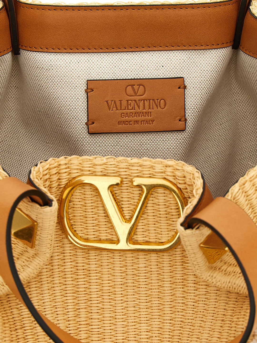 Valentino Garavani Shopping Valentino Garavani Medium Raffia Tote Bag - Beige | 045fd4dd5576fef39f9880d00268856f51cca2a5