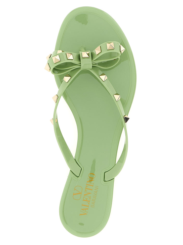 Valentino Garavani Pm Thong Rockstud Sandals - Green | 603a48d4219ed48542580e48bd169a7e3e6c5d05