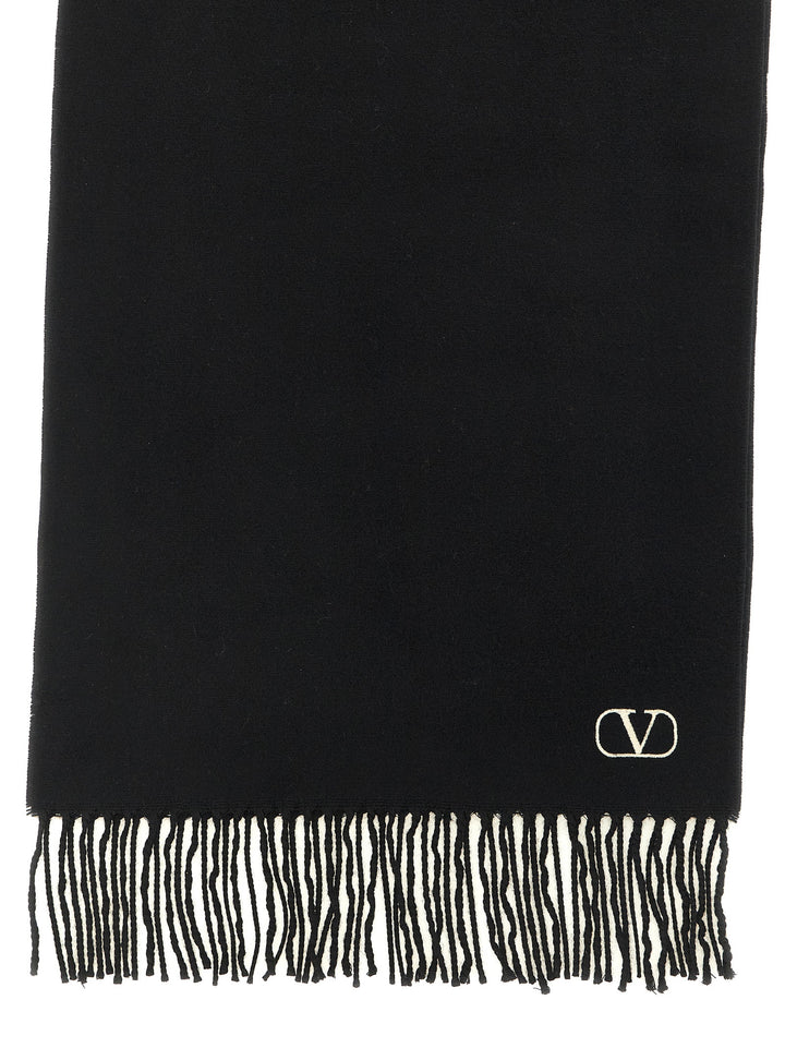 Valentino Garavani Cashmere Scarf Valentino Garavani With Fringes Scarves and Foulards - White/Black | 2d99729a428eabe81d0dc12cc0e07ab82cfa64cc