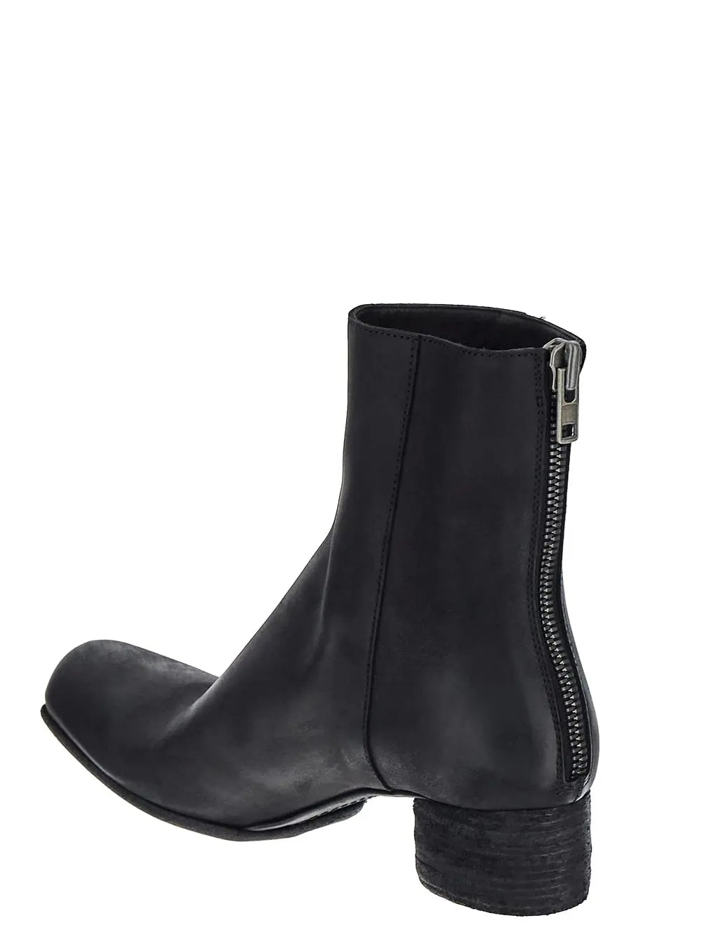 Ankle boots with zip