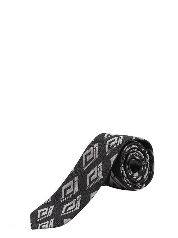 Silk tie