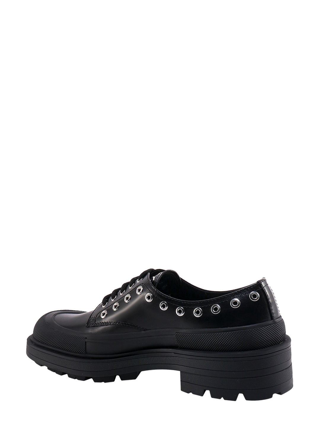 Leather lace-up shoe with metal details