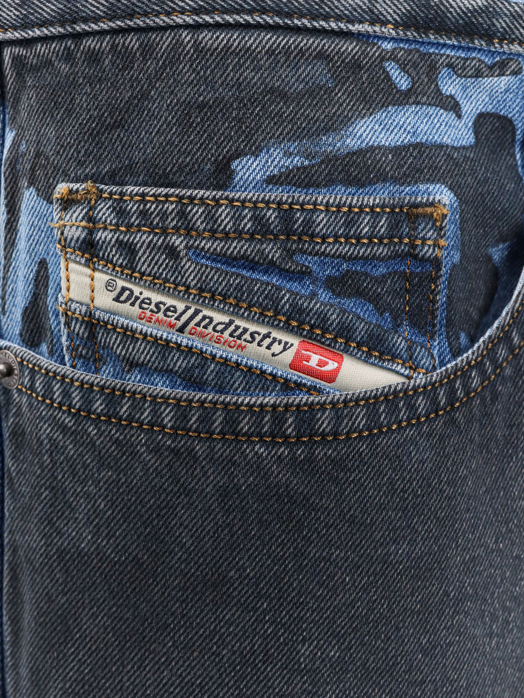 Organic cotton jeans with back logo patch