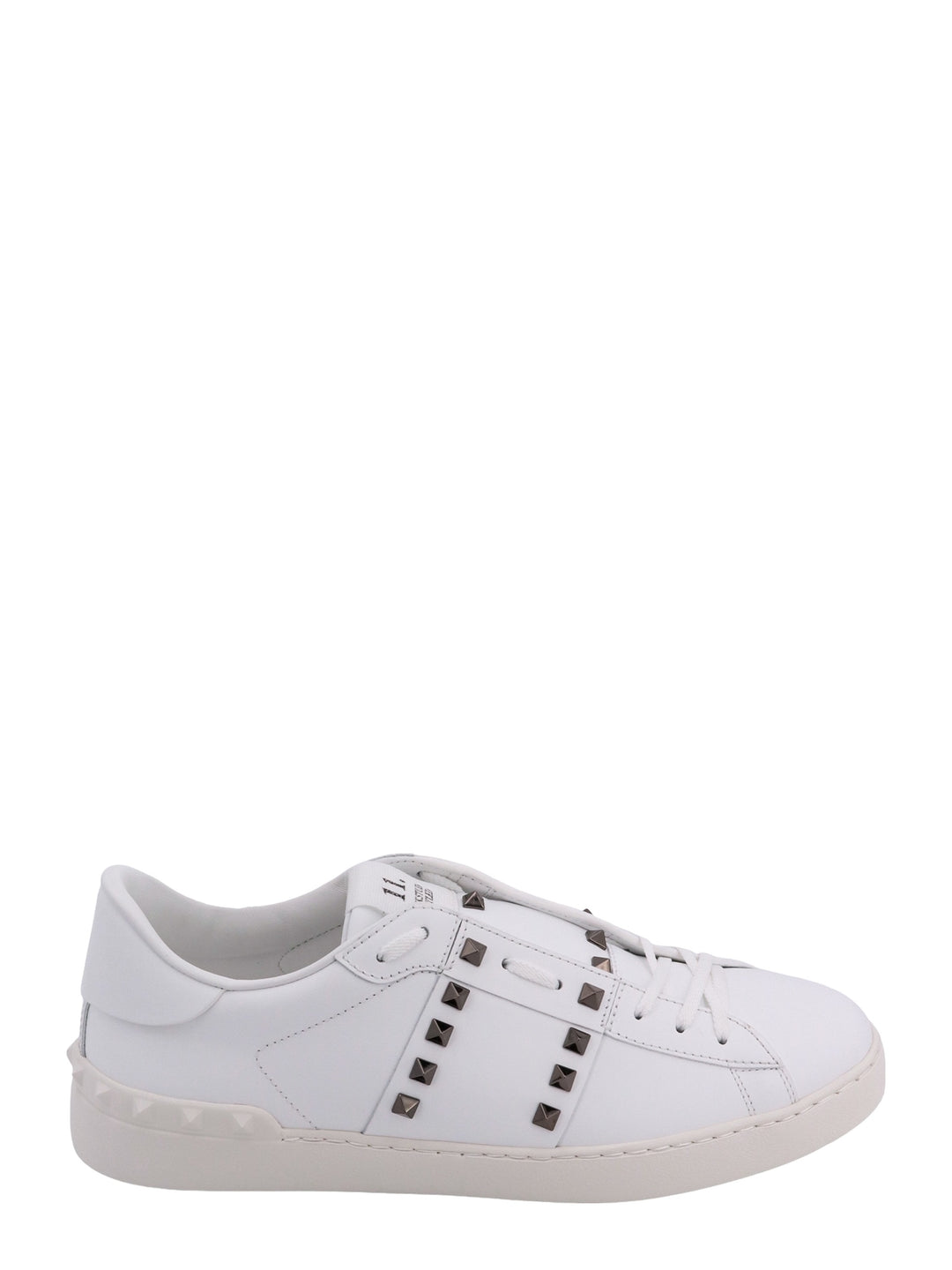 Leather sneakers with iconic studs