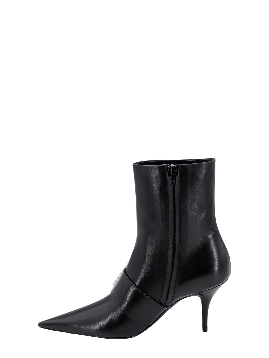 Leather ankle boots with maxi buckle