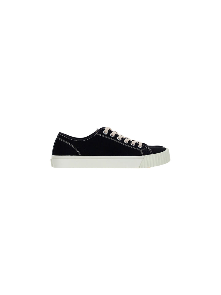 Canvas sneakers with iconic Tabi toe