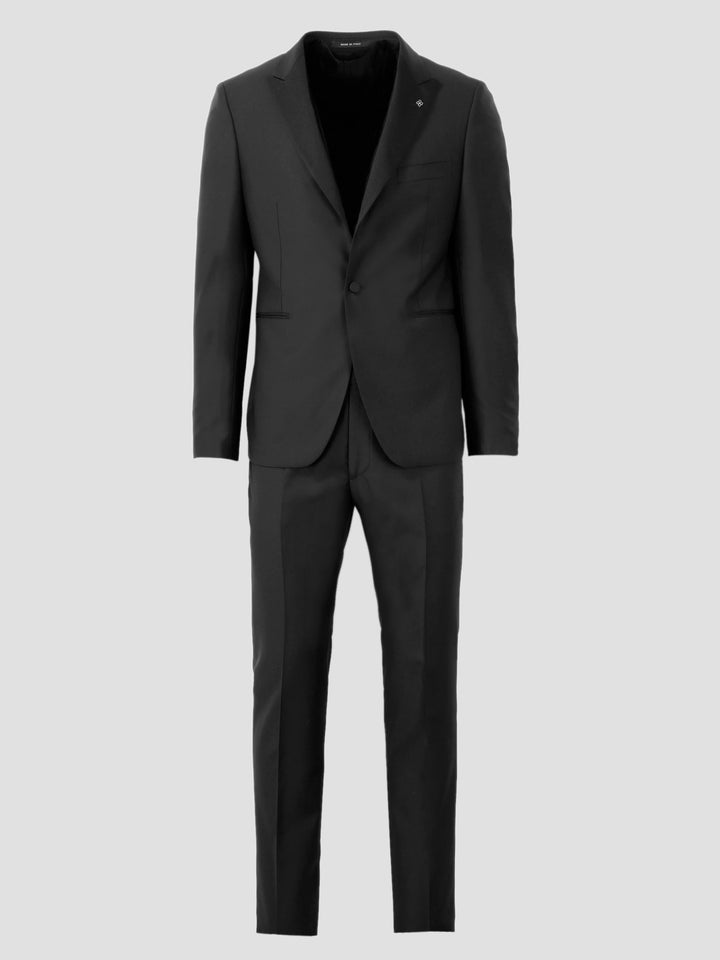 Tailored suit